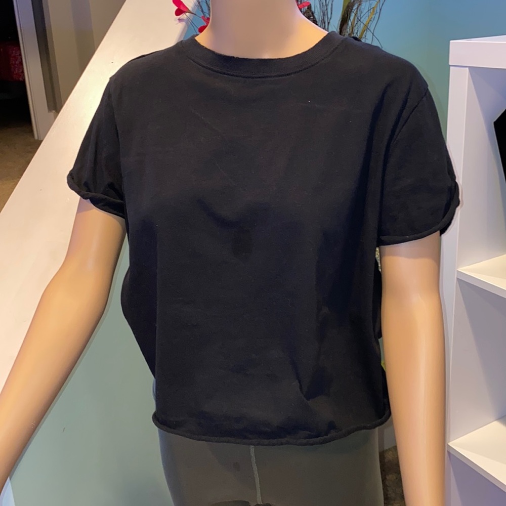 Black frayed cropped t-shirt